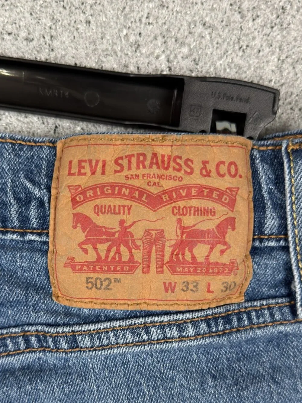 Levi's 502 Taper Men's Jeans 33x30 Blue Medium Wash Work Casual Tapered Denim